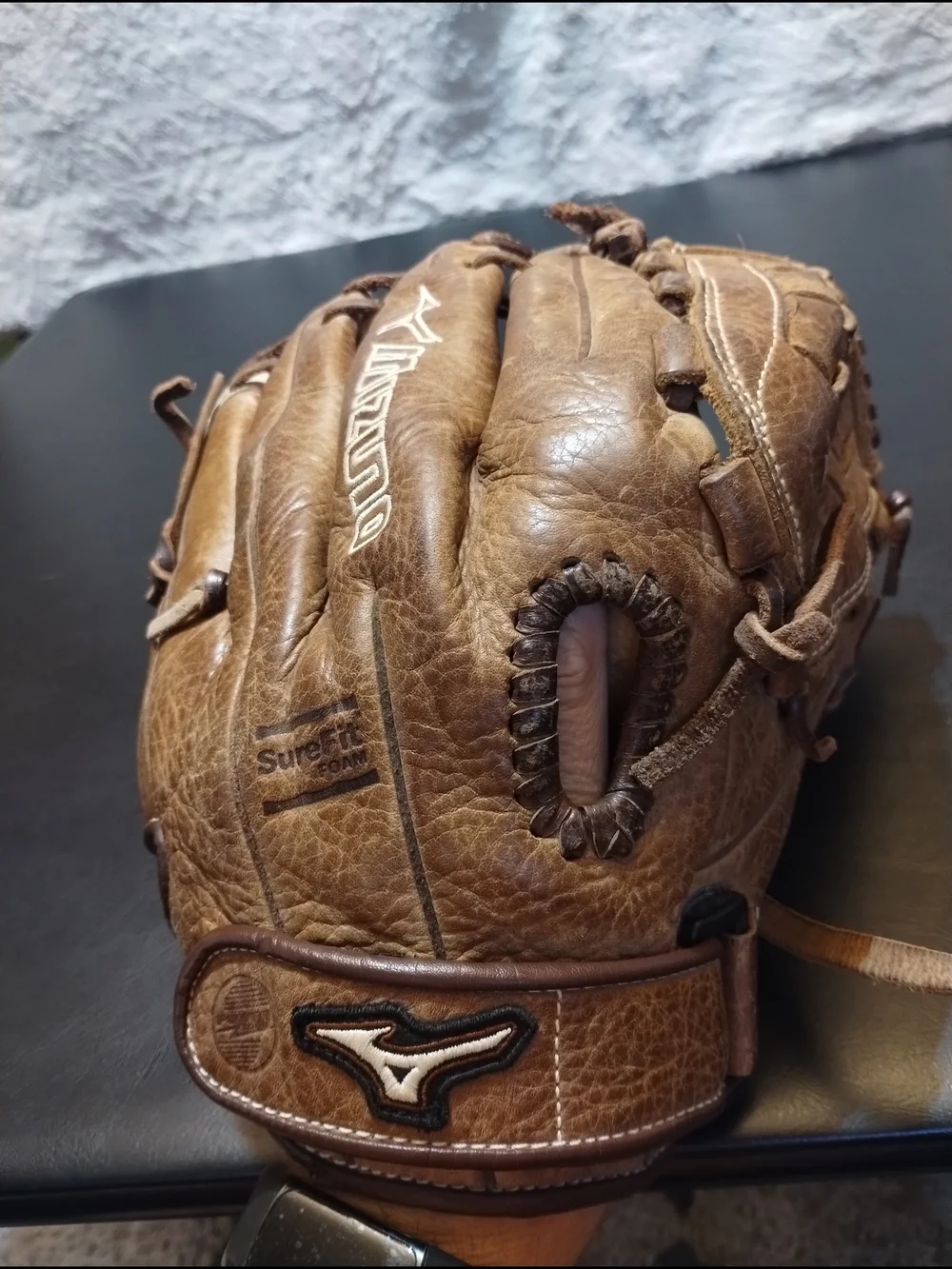 Mizuno Brown Leather Softball ll Glove - 12 Inch Fastpitch
